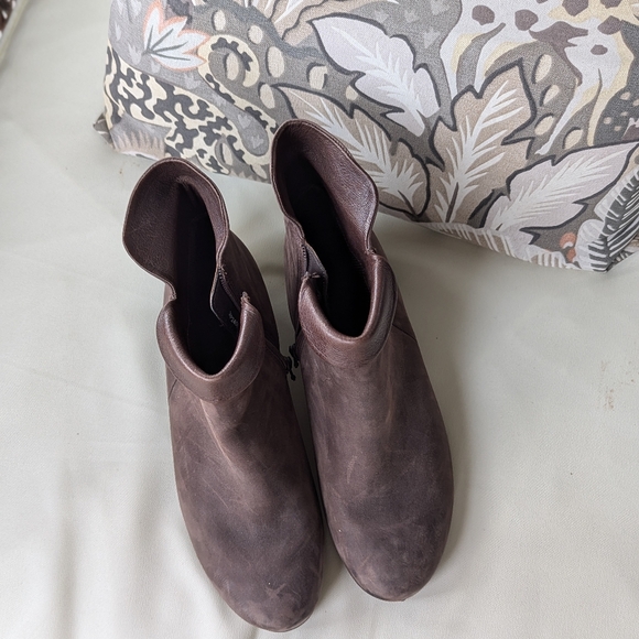 Boots - Picture 1 of 3